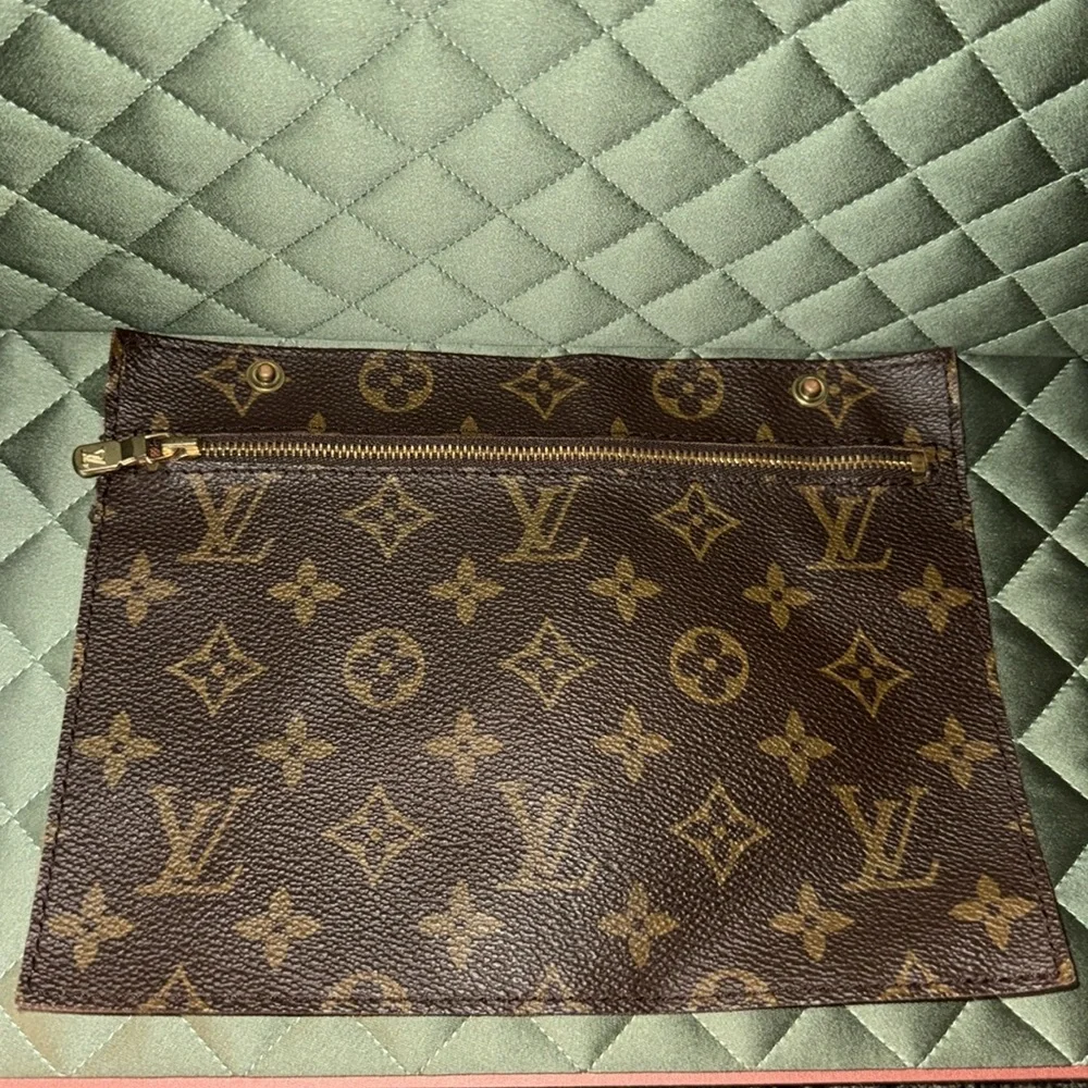 Louis Vuitton Monogram Randonnee GM snap pocket Clutch
